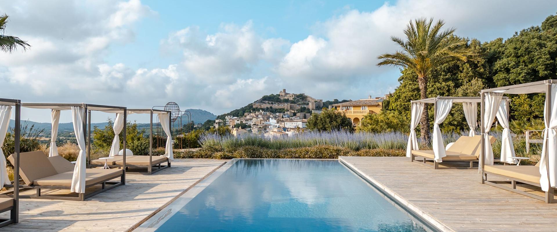 By Steh Hotels  By Steh Hotels