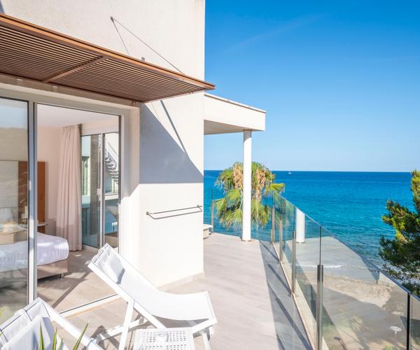 Deluxe Suite with Jacuzzi and Sea View Melbeach Hotel & Spa Canyamel Deluxe Suite with Jacuzzi and Sea View Melbeach Hotel & Spa Canyamel