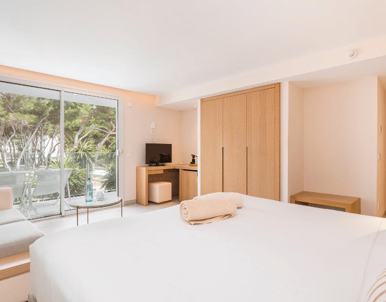 Double Room Superior with lateral Sea View Melbeach Hotel & Spa Canyamel Double Room Superior with lateral Sea View Melbeach Hotel & Spa Canyamel