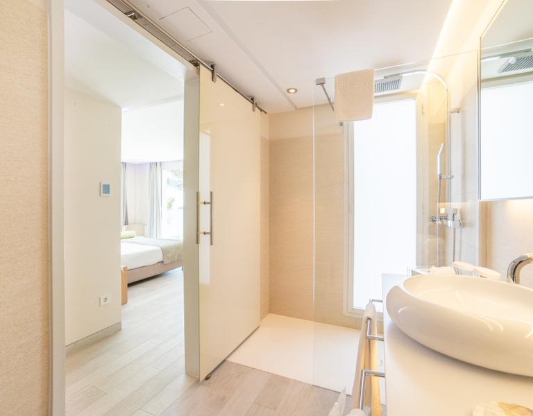 Deluxe Suite with Jacuzzi and Sea View Melbeach Hotel & Spa Canyamel Deluxe Suite with Jacuzzi and Sea View Melbeach Hotel & Spa Canyamel